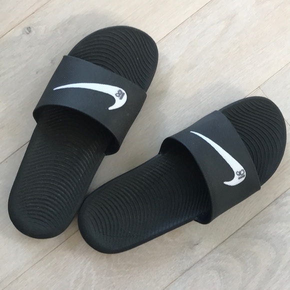 size 18 nike slides